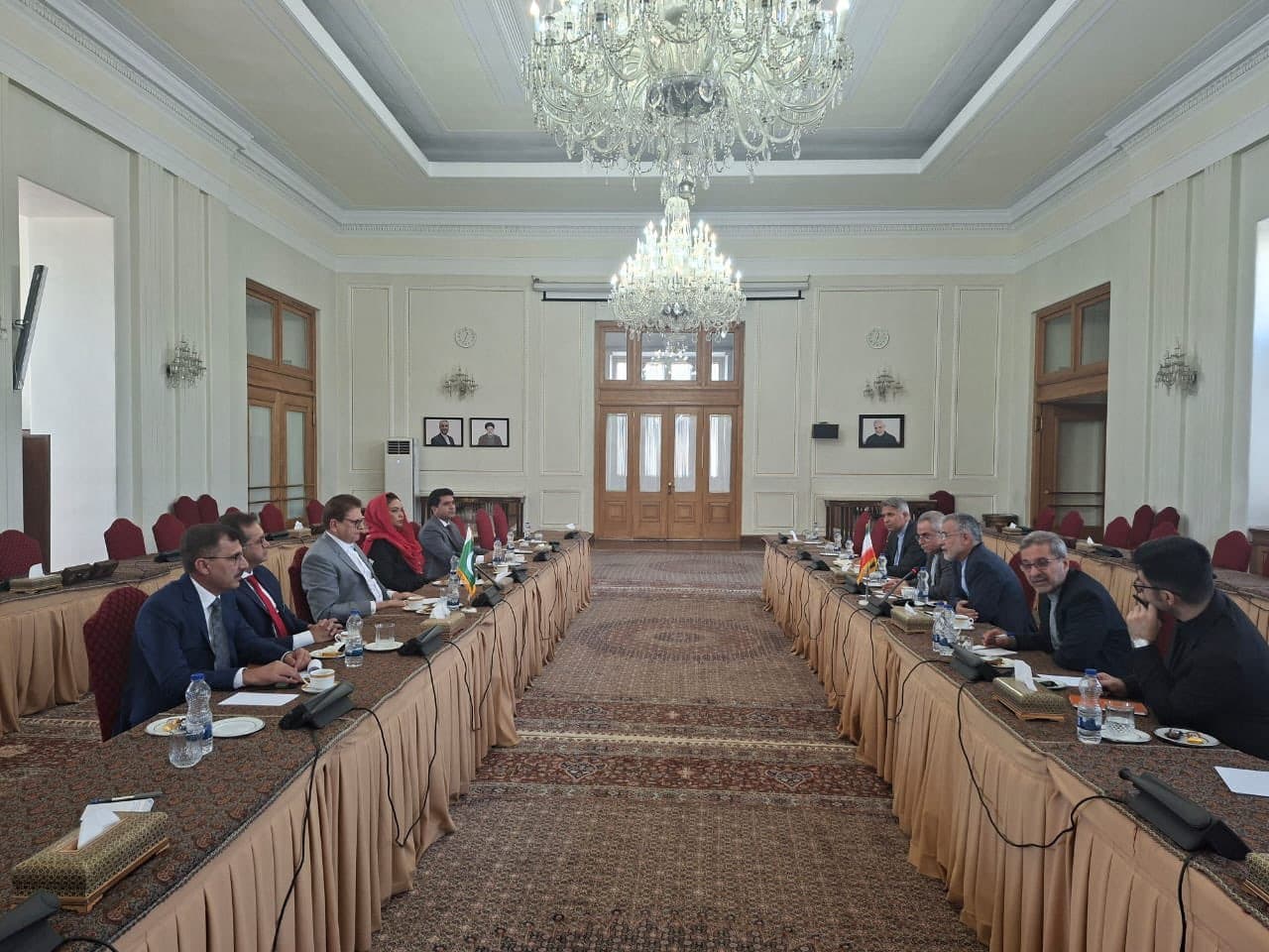 Pakistan, Iran discuss regional security and expanding ties