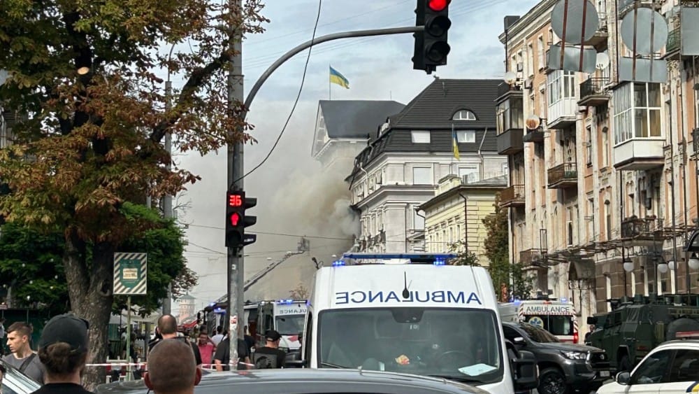 Onlookers watch as Ukrainian rescue personnel work to extinguish a fire in the headquarters of the Security Service of Ukraine (SBU) following an air attack in Kyiv on September 4, 2026, amid the Russian invasion of Ukraine. (File photo: AFP)