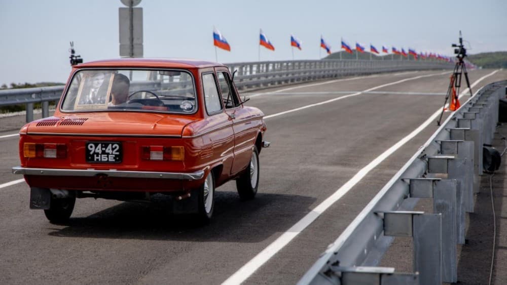 Russia, North Korea open first road bridge across border